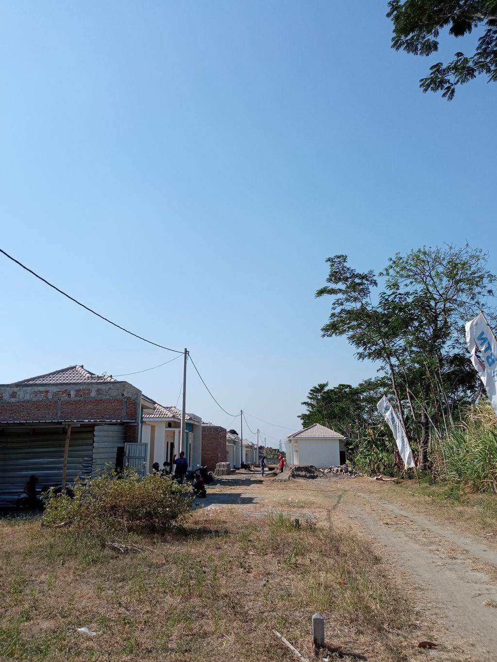 foto posisi tengah perumahan PERUMAHAN GRAHATAMA RESIDENCE