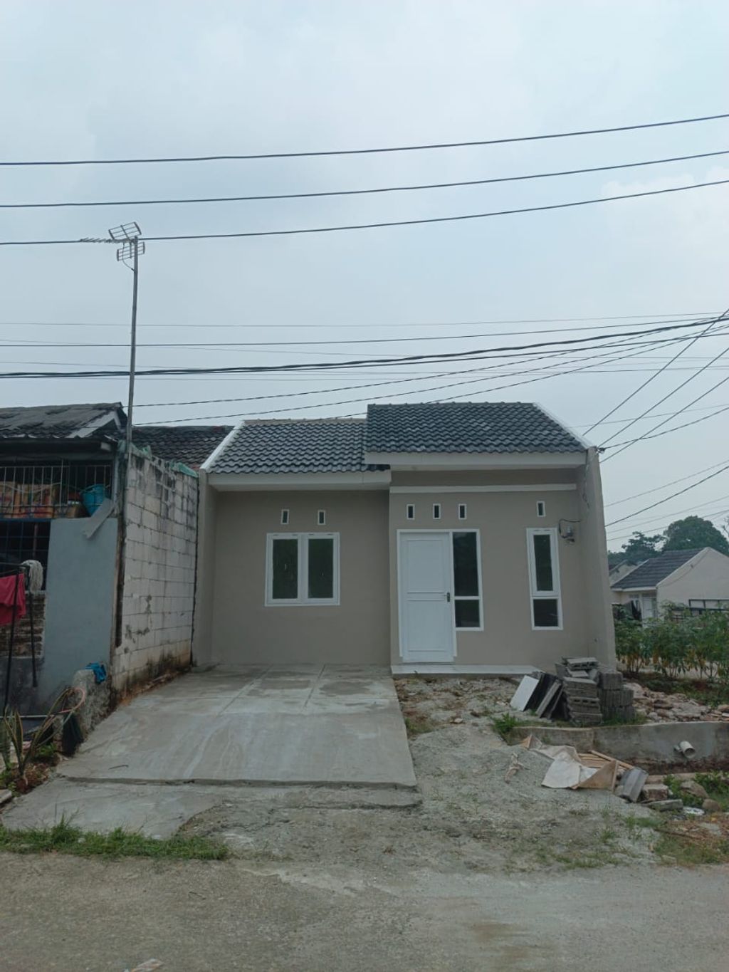 foto tampak rumah tipe 29/112 perumahan Villa Gading Parung