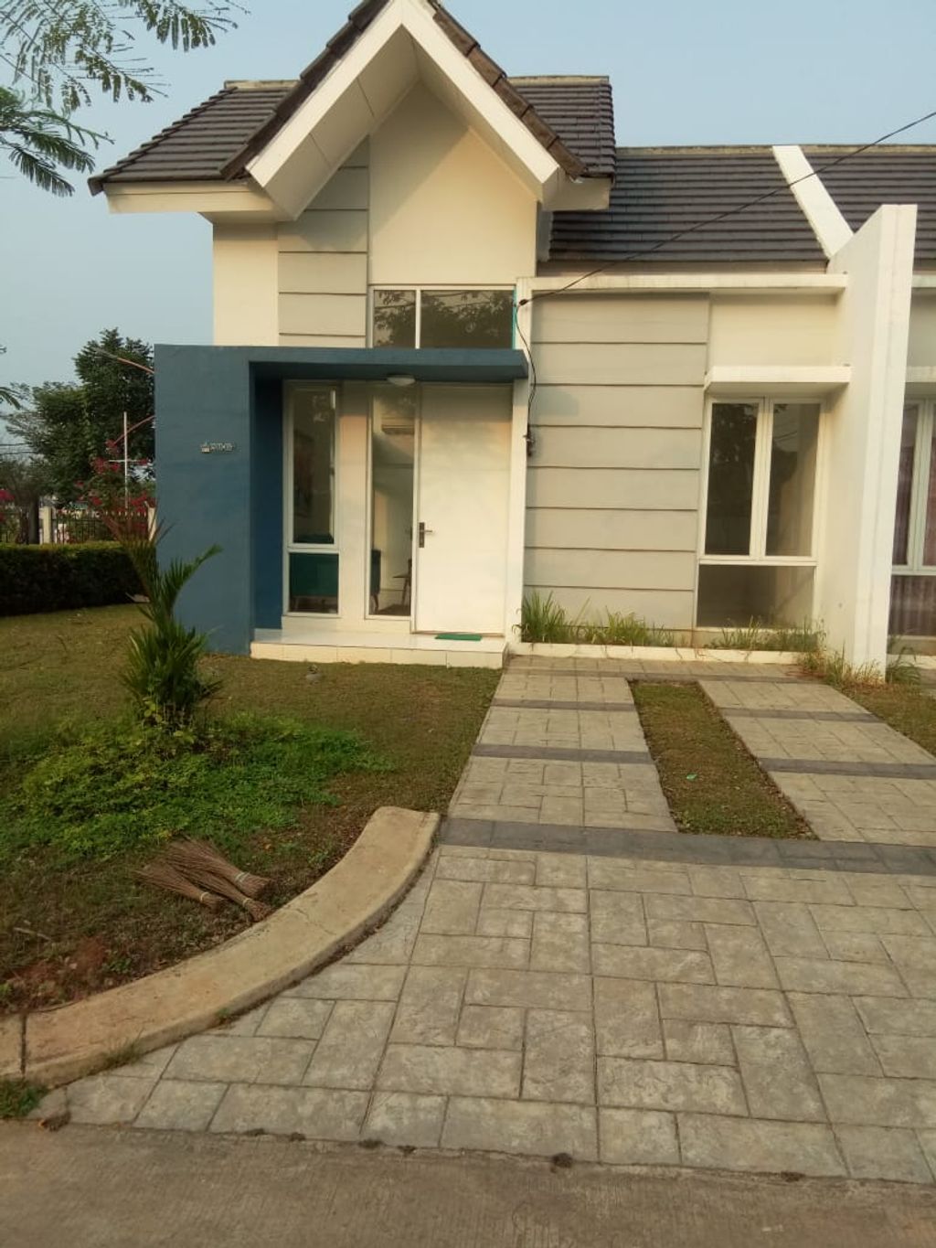 foto tampak rumah tipe Montana 654 perumahan Mutiara Columbus