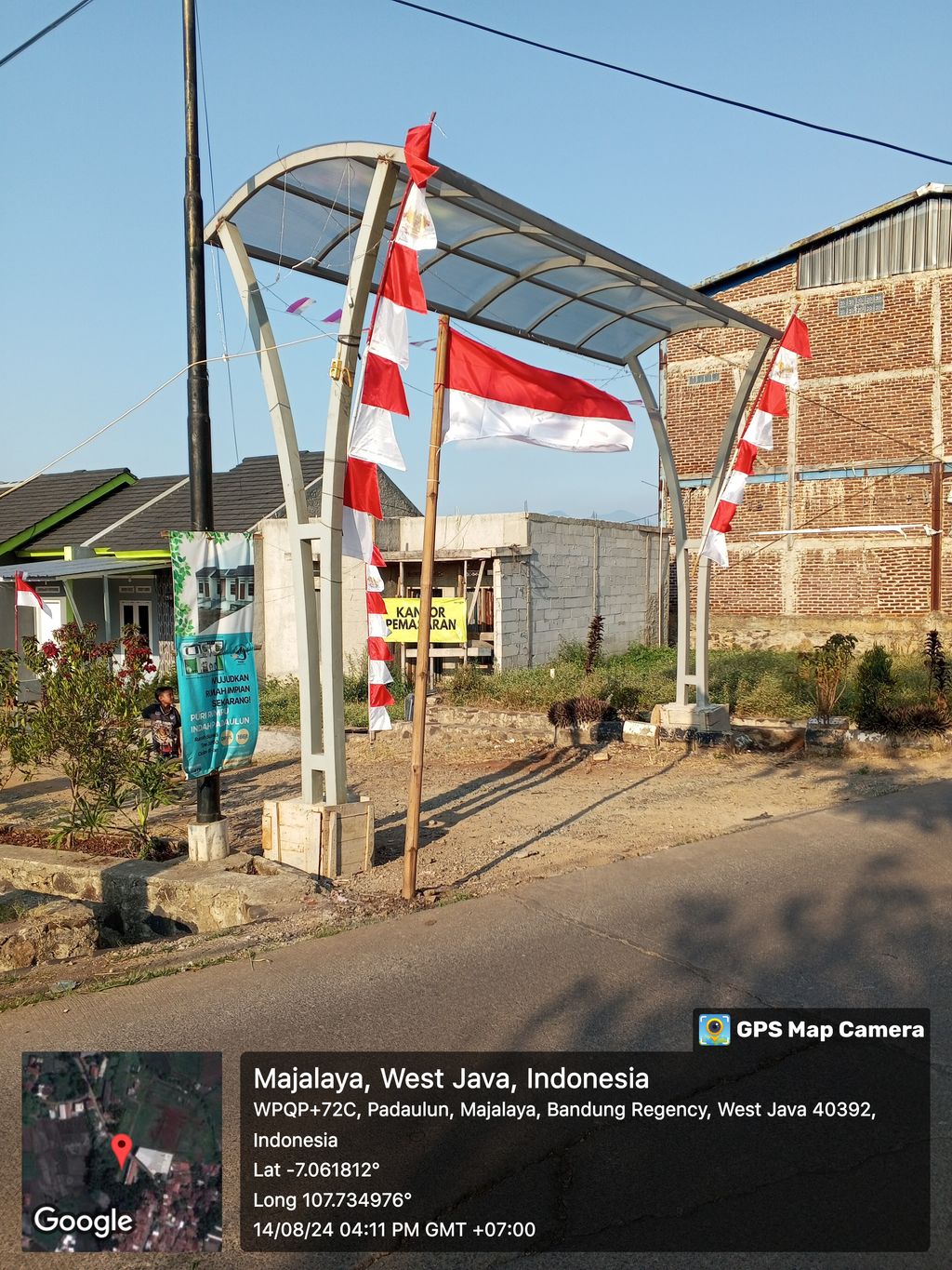 foto gerbang perumahan Puri Rumpu Indah Padaulun