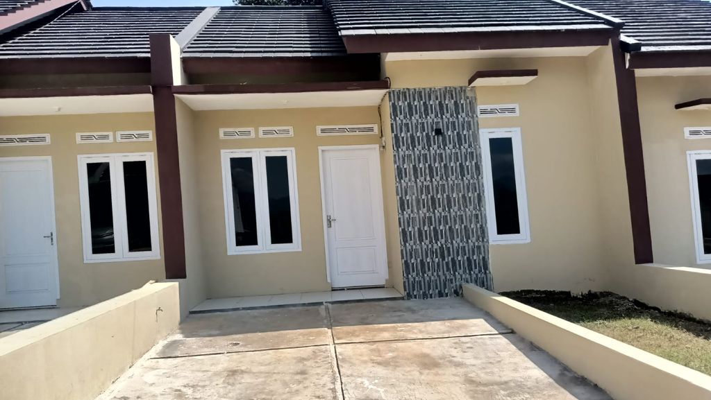 foto tampak rumah tipe Komersil perumahan Puri Rumpu Indah Padaulun