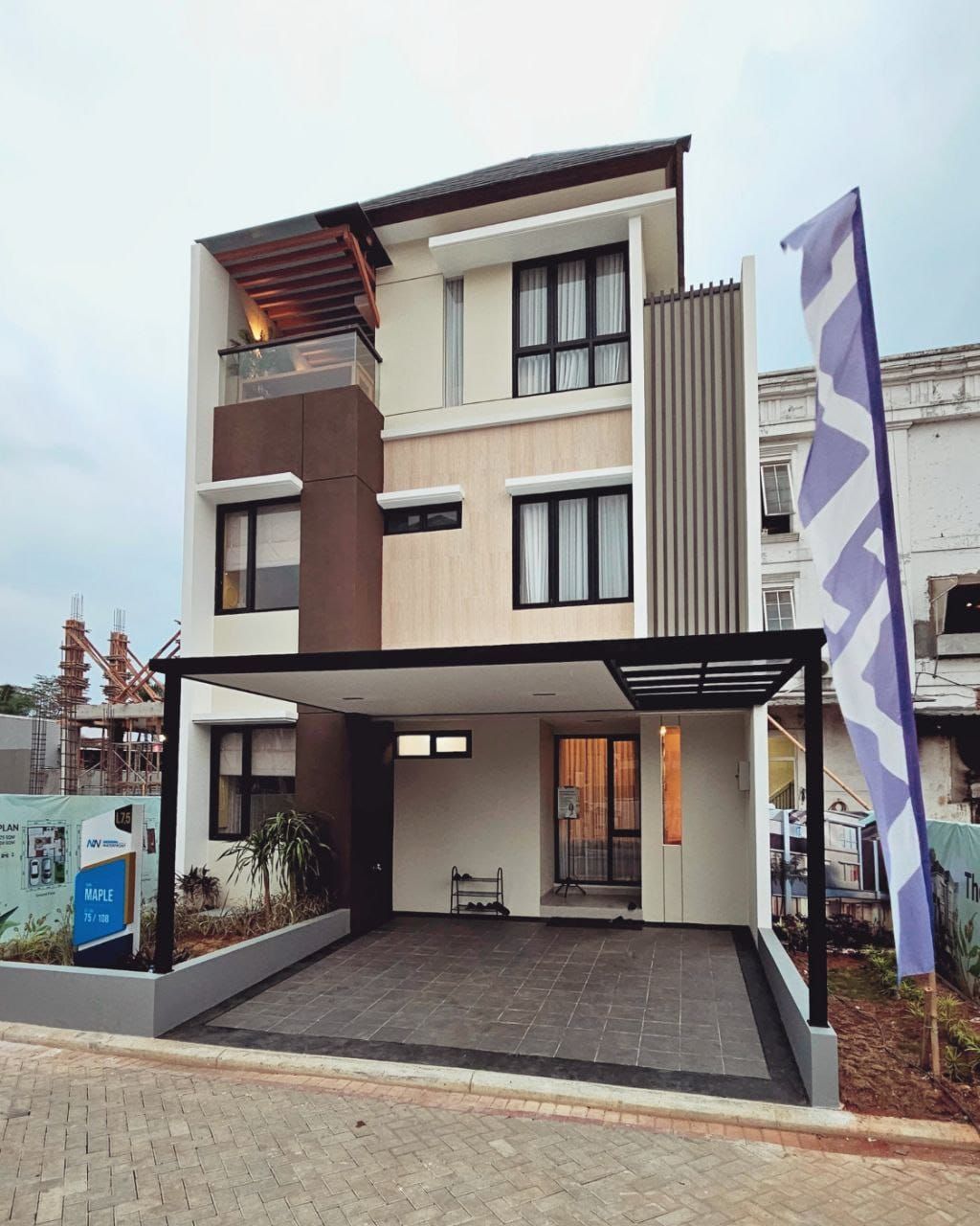 foto tampak rumah tipe L7,5 perumahan KOTA MODERN - CLUSTER WATERFRONT - RUKO MWALK EXTENTION