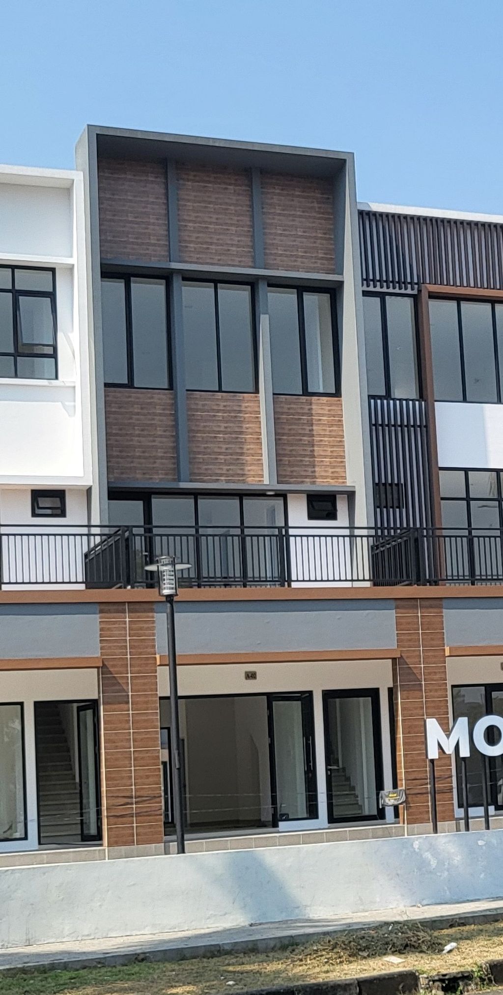 foto tampak rumah tipe T7 perumahan KOTA MODERN - RUKO MODERN HUB