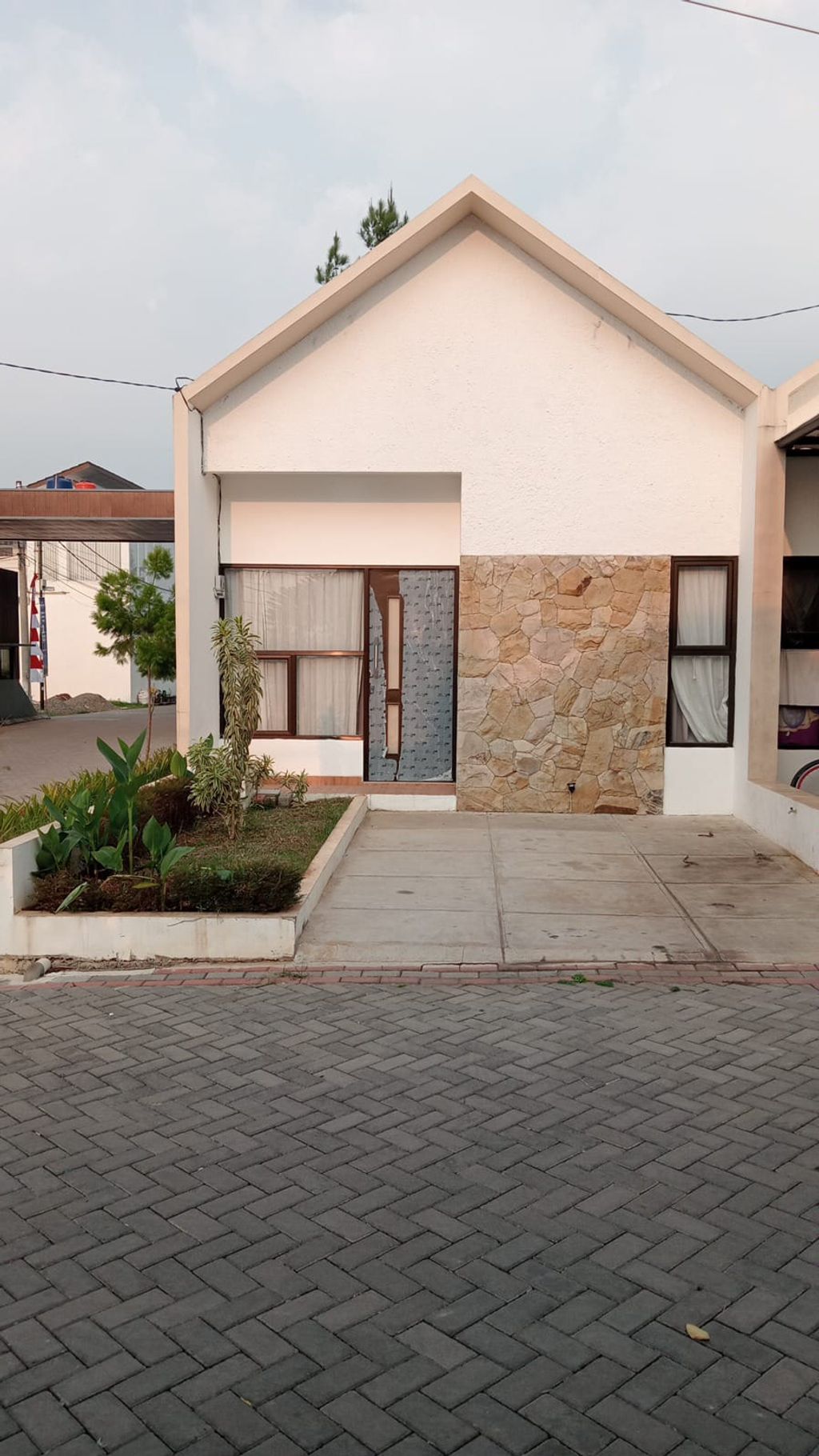 foto tampak rumah tipe 40/60 perumahan MANDALIKA RESIDENCE