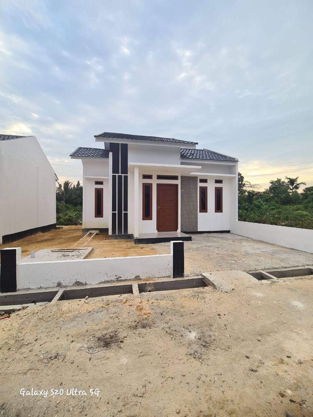 foto tampak rumah tipe 36 perumahan MANUNGGAL JAYA 5