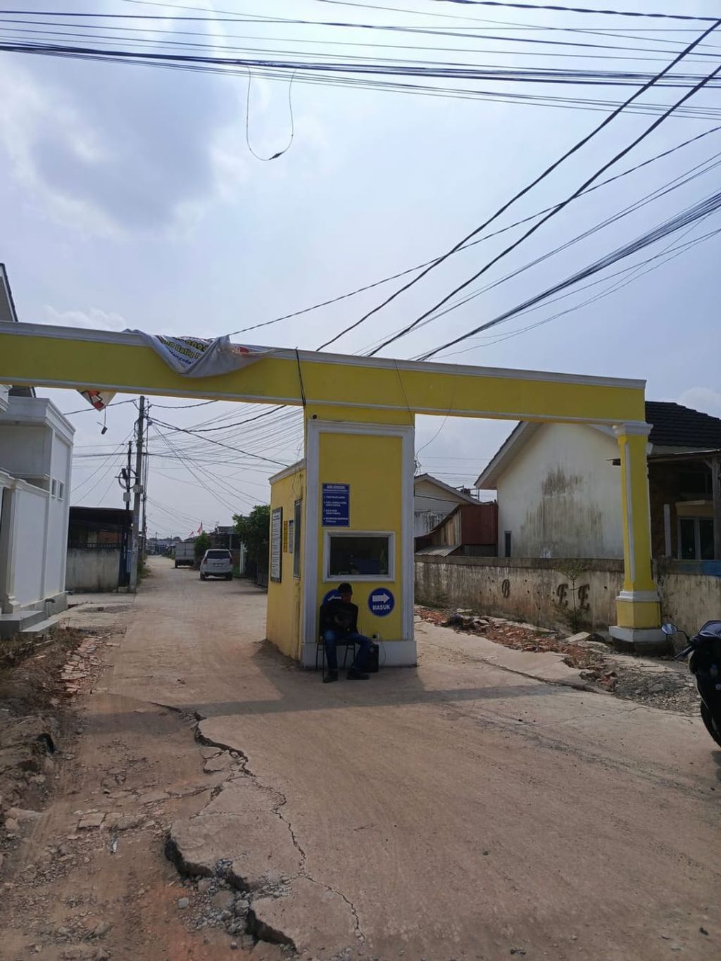foto gerbang perumahan GRAND BATIQ REGENCY 1 TAHAP 5