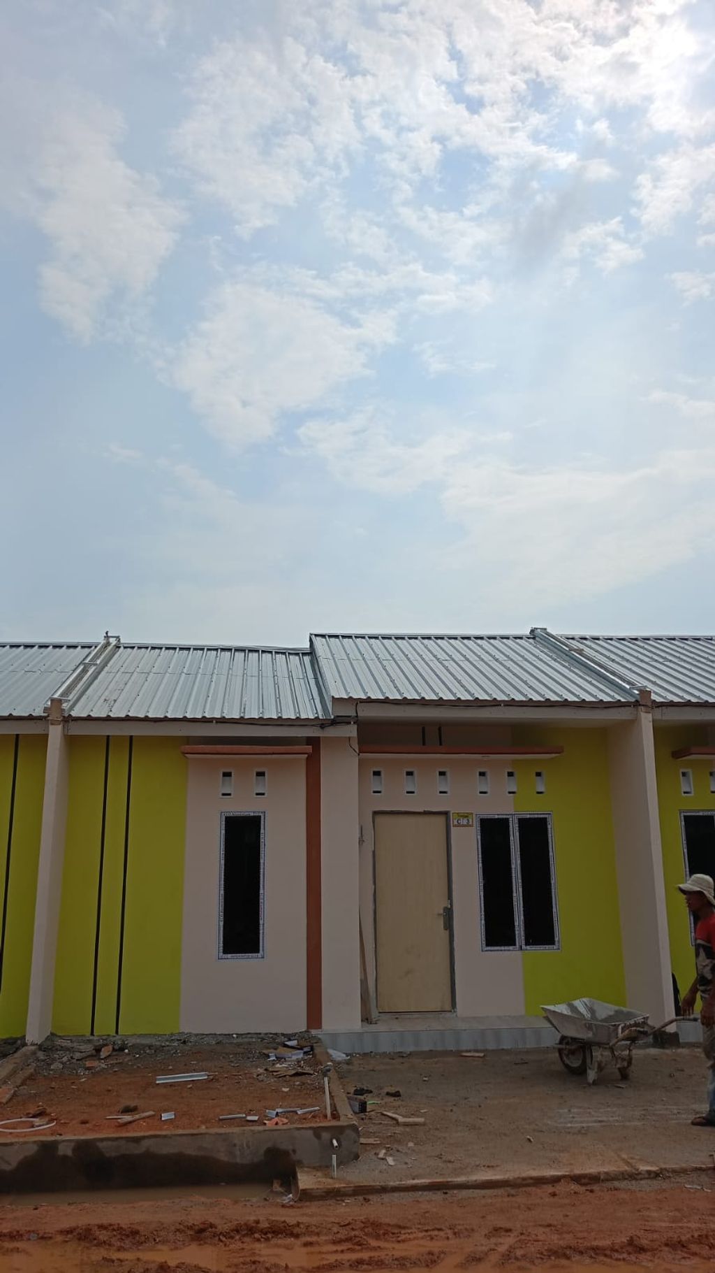 foto tampak rumah tipe 36 perumahan Symfolia 2