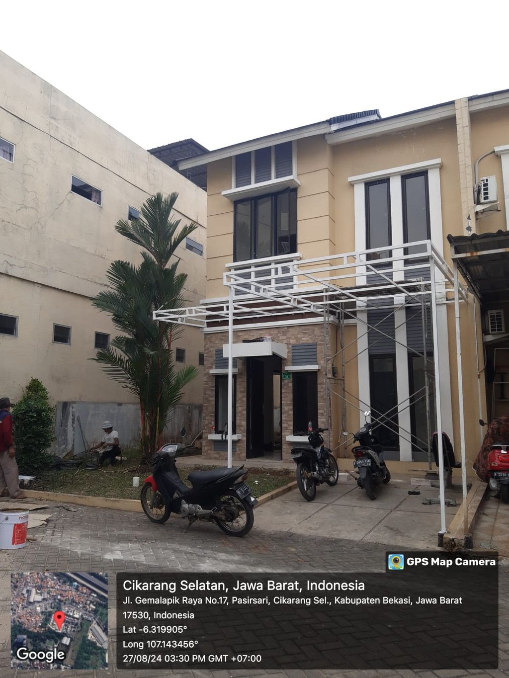 foto tampak rumah tipe VILLA perumahan Megah Cikarang Center