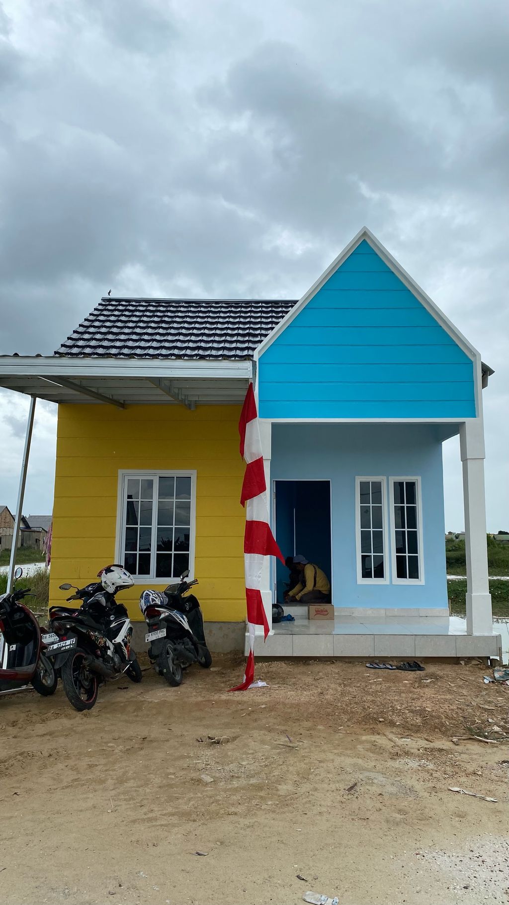 foto tampak rumah tipe 36 perumahan D'ROYAL KHARISMA