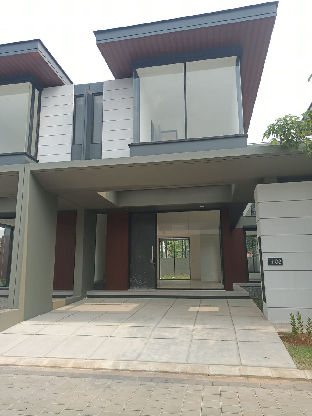 foto tampak rumah tipe TILIA H-003 / PORTICO perumahan Shila At Sawangan
