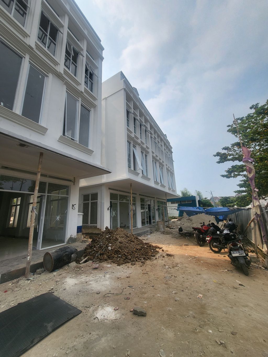 foto tampak rumah tipe E perumahan KOTA MODERN - CLUSTER WATERFRONT - RUKO MWALK EXTENTION