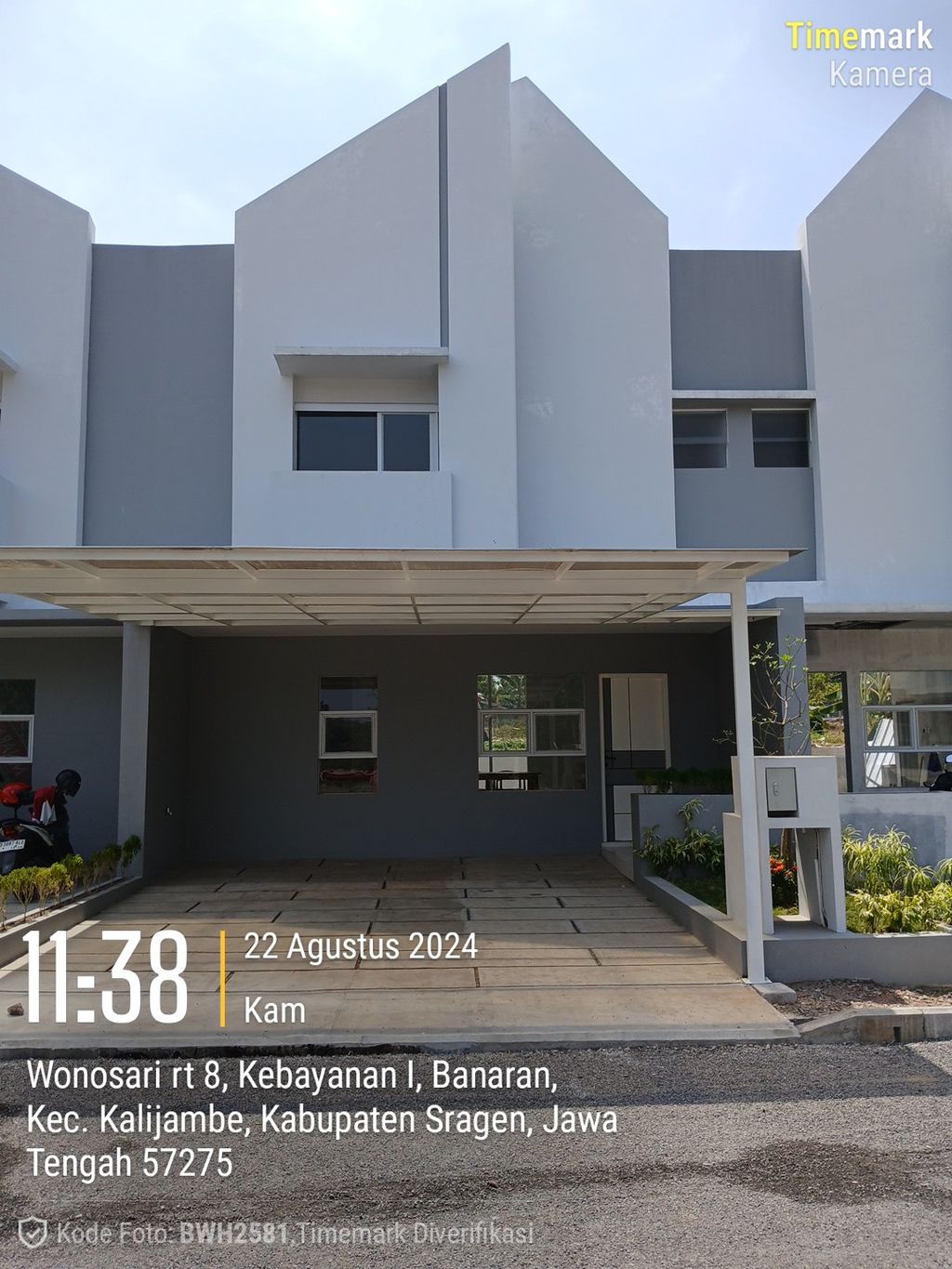 foto tampak rumah tipe 95 perumahan STARCITY