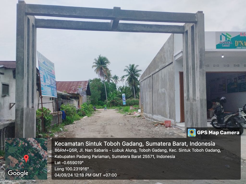 foto gerbang perumahan D'NAFA ROYAL GARDEN