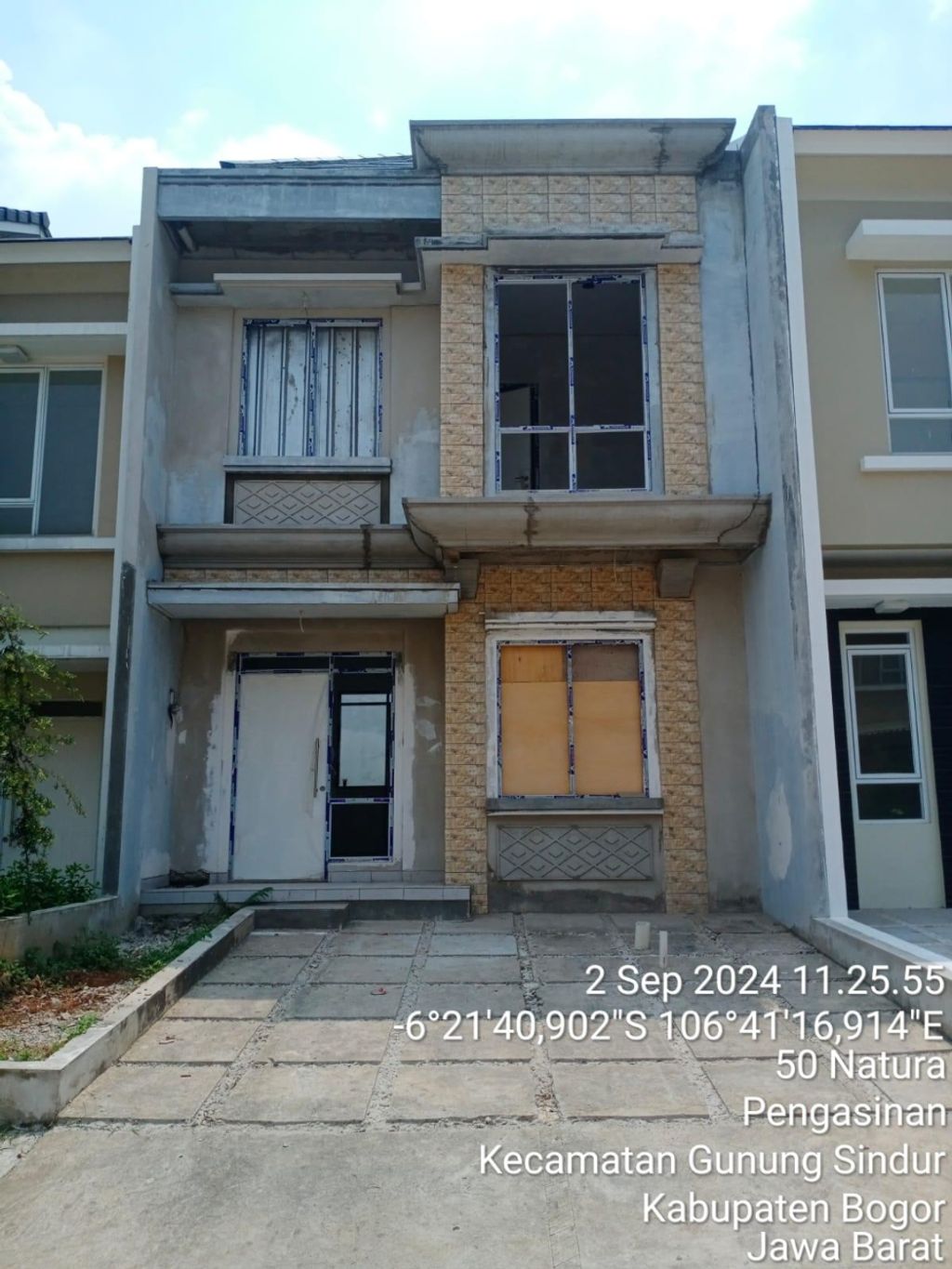 foto tampak rumah tipe NG3-29 perumahan SERPONG NATURA CITY