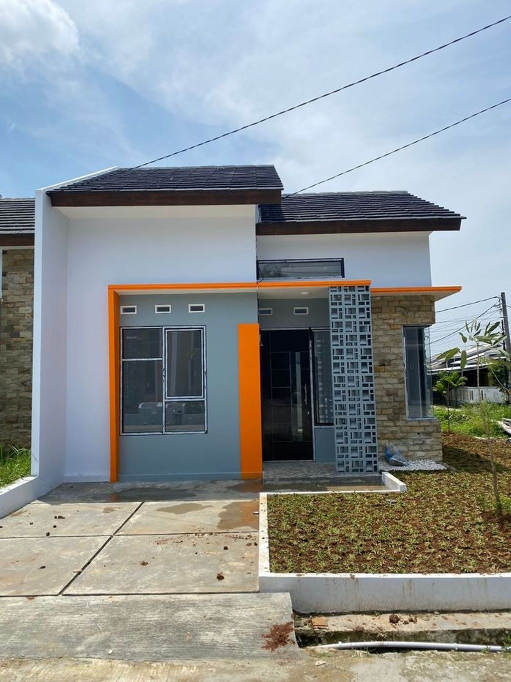 foto tampak rumah tipe Savana Residence 30.72 (komersil) perumahan Savana Residence TAHAP 3
