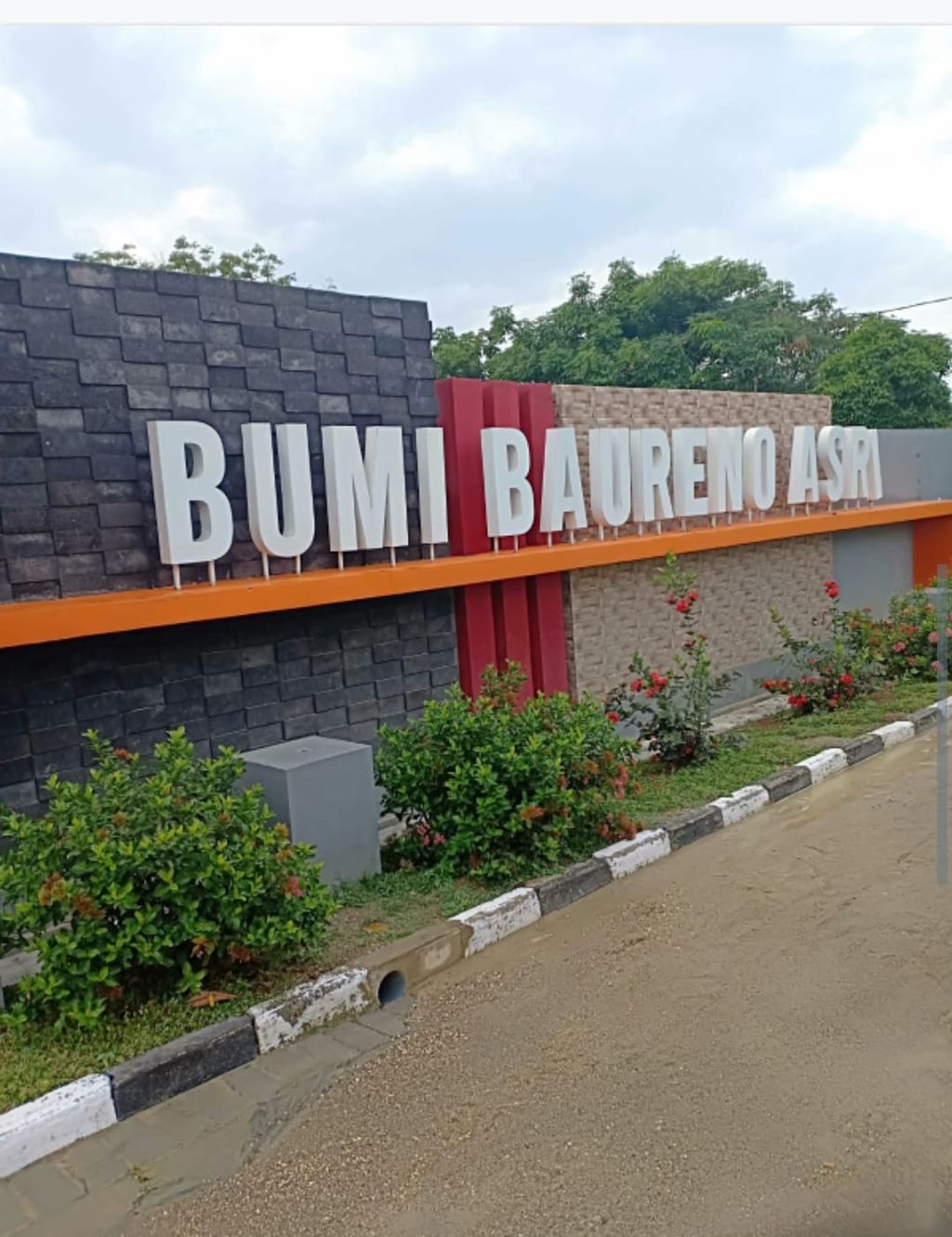 foto gerbang perumahan Bumi Baureno Asri 2