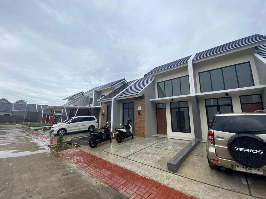 foto tampak rumah tipe LILY 42 STD perumahan KAYANA GREEN HILLS
