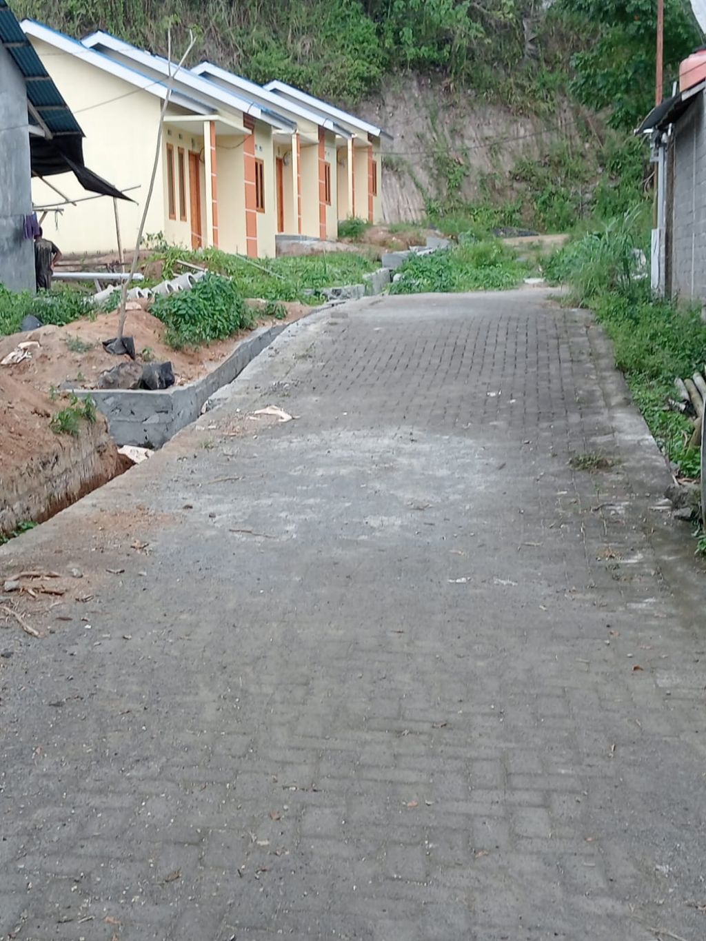 foto gerbang perumahan THE RIVERSIDE RESIDENCE