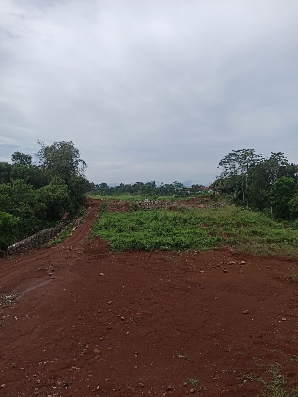 foto posisi tengah perumahan Graha Arasy Ciharashas