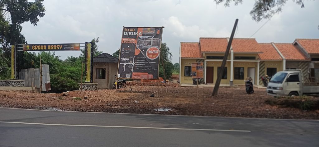 foto gerbang perumahan Graha Arasy Ciharashas