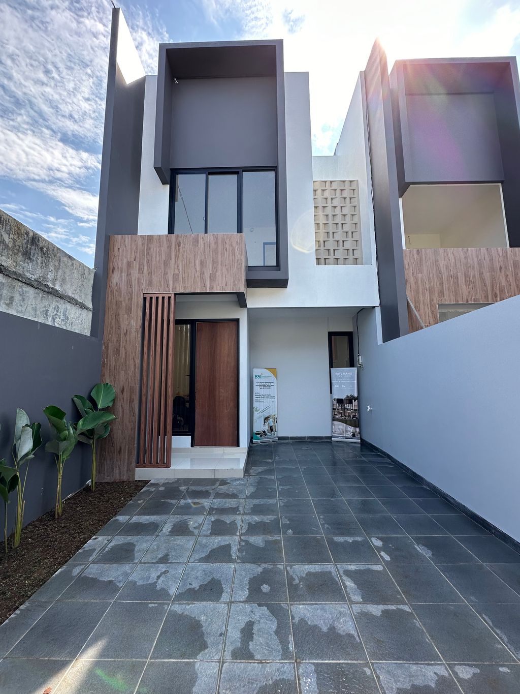 foto contoh rumah perumahan KAYU MANIS PAVILION