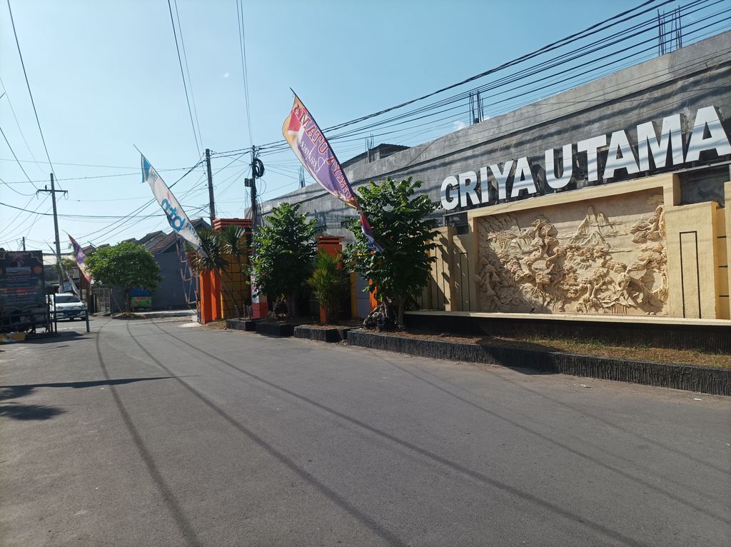 foto gerbang perumahan GRIYA UTAMA RESIDENCE TAHAP 6