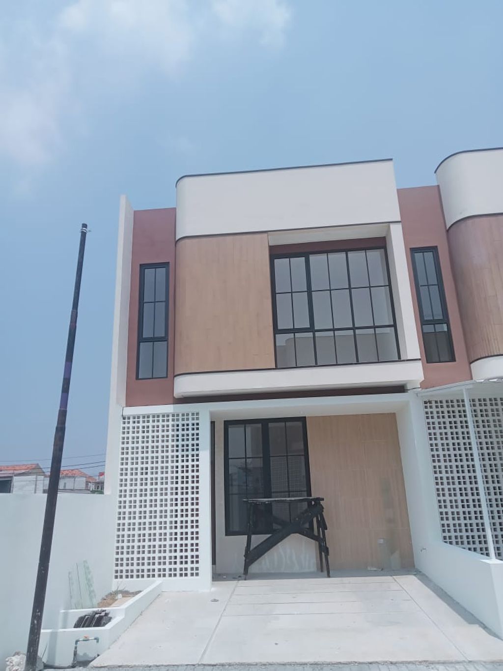 foto tampak rumah tipe 55 Compact Classic (719) perumahan G-Land Padalarang Estate