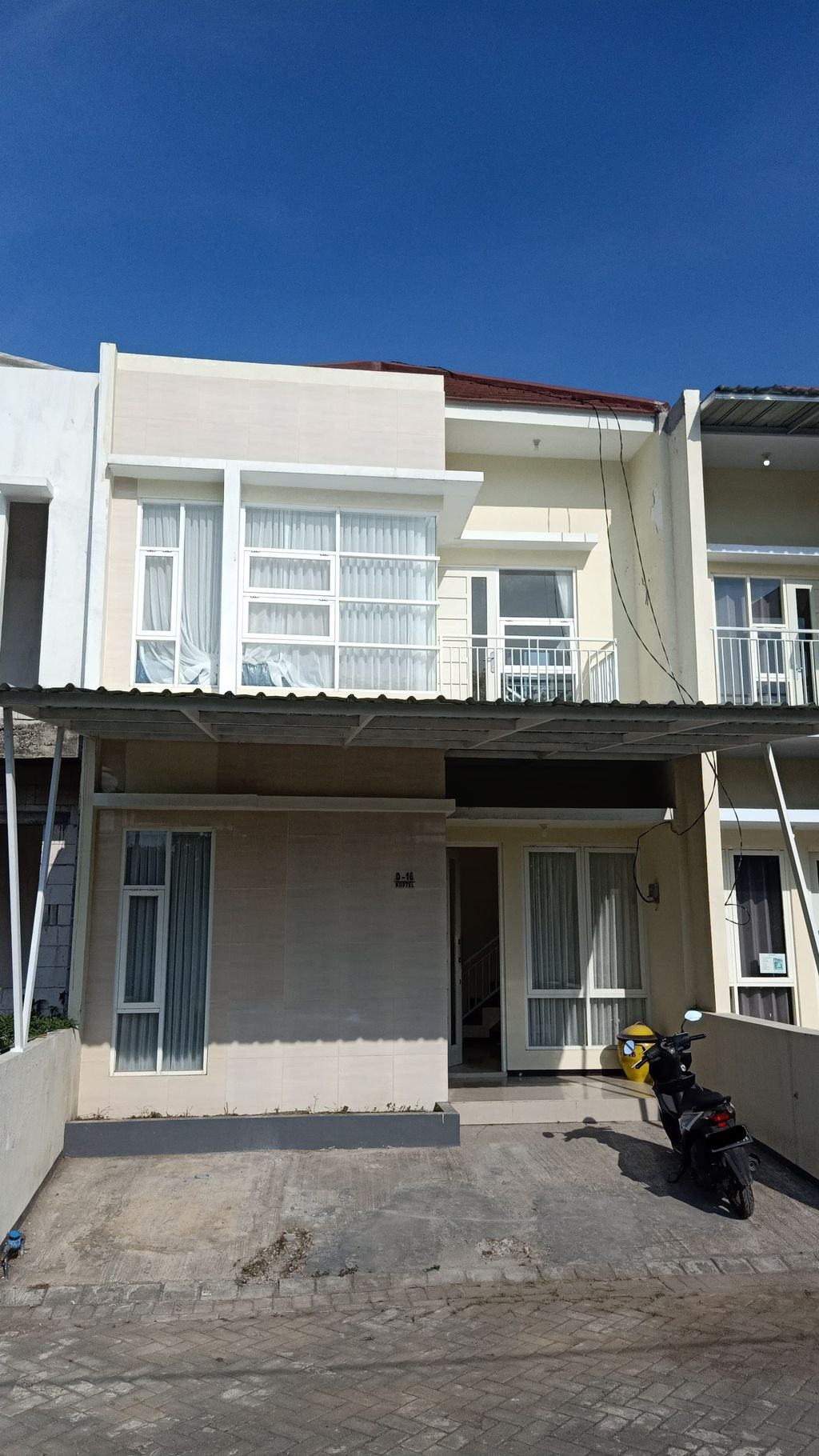 foto tampak rumah tipe Emerald 4 Kamar perumahan Greenstone