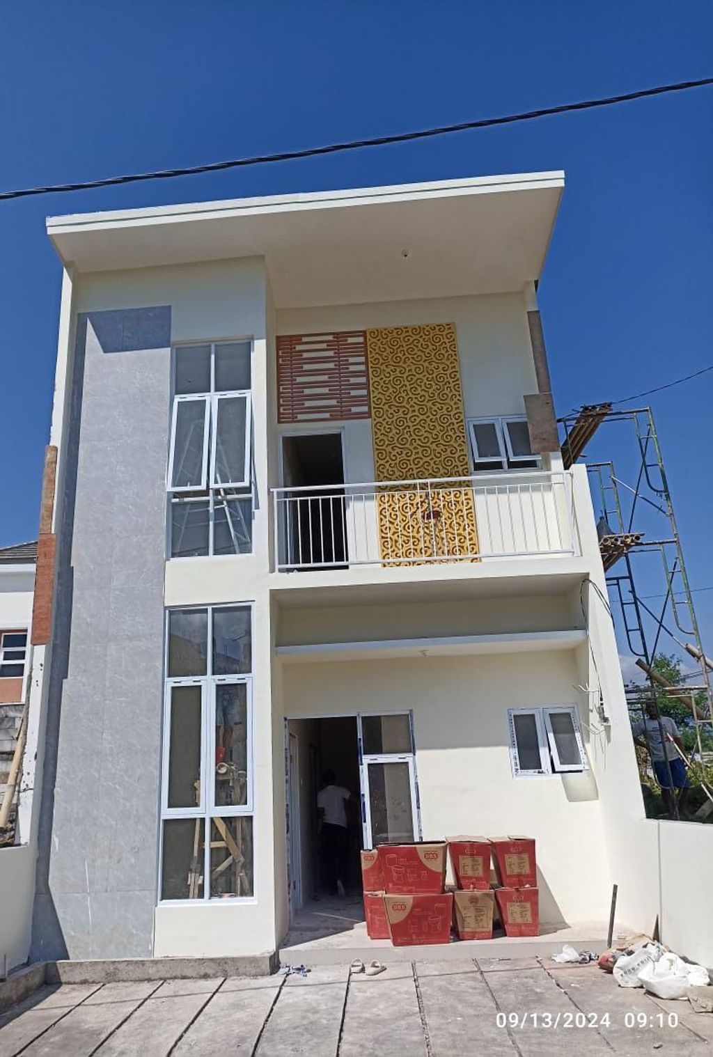 foto tampak rumah tipe Emerald 6 Kamar perumahan Greenstone