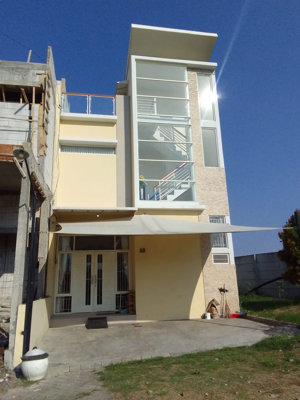 foto tampak rumah tipe Villatel perumahan Greenstone