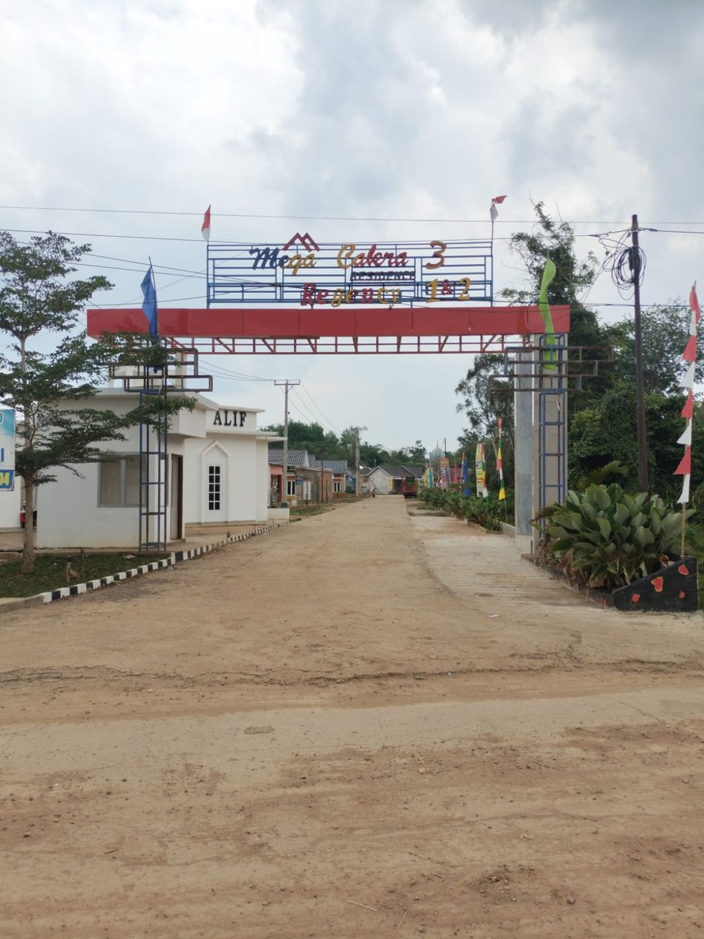 foto gerbang perumahan MEGA CAKRA REGENCY 2