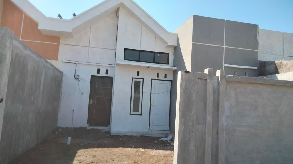 foto contoh rumah perumahan DEE ROYAL FAMILY