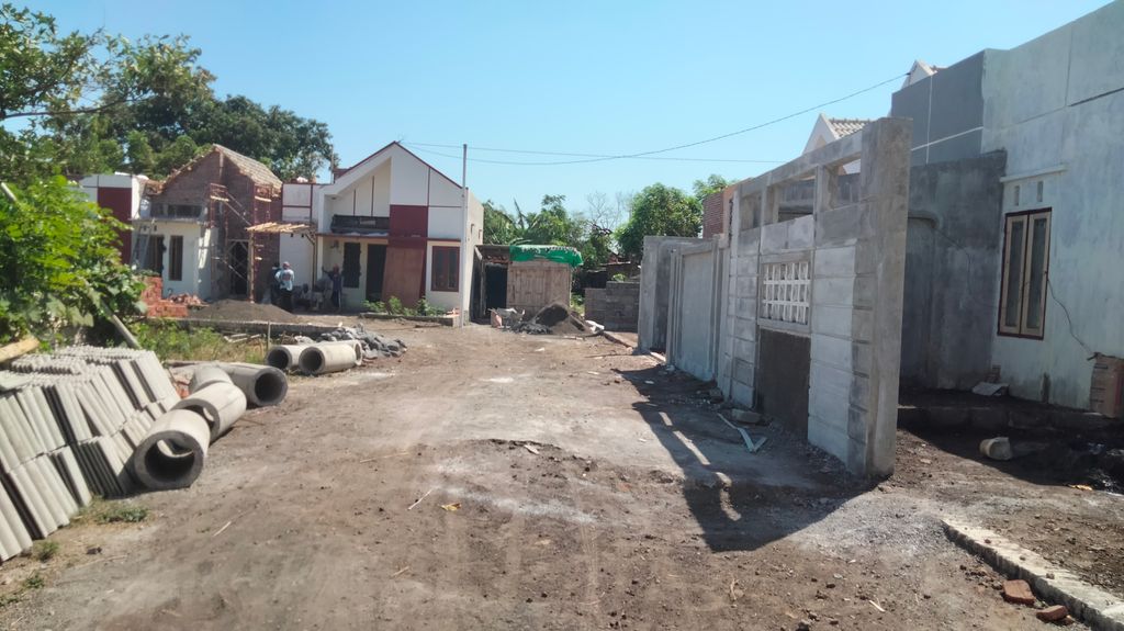 foto posisi tengah perumahan DEE ROYAL FAMILY