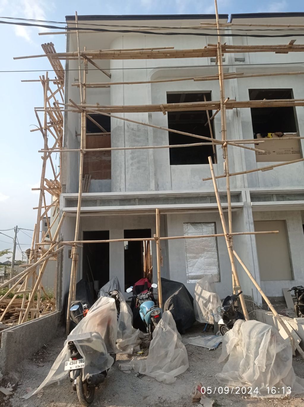 foto tampak rumah tipe 43 Compact High Ceiling (3KT) (522) perumahan G-Land Ciwastra Park 2