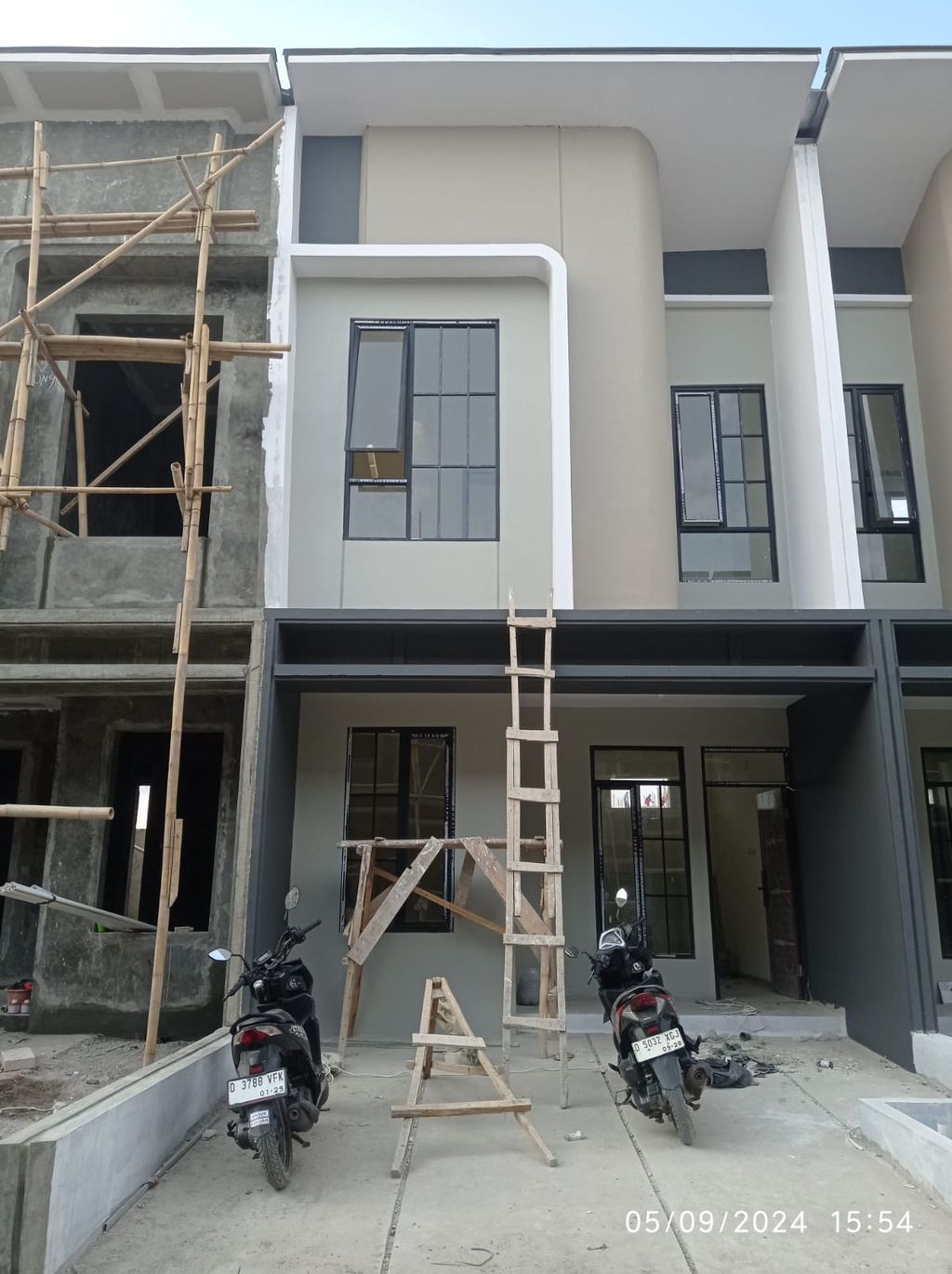 foto tampak rumah tipe 43 Compact High Ceiling (3KT) (512) perumahan G-Land Ciwastra Park 2