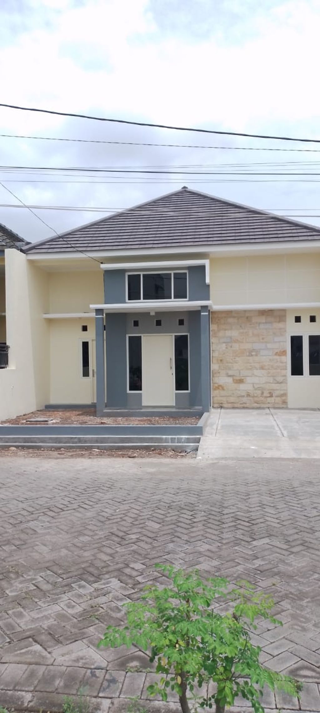 foto tampak rumah tipe 85/135 perumahan Berlian Cluster