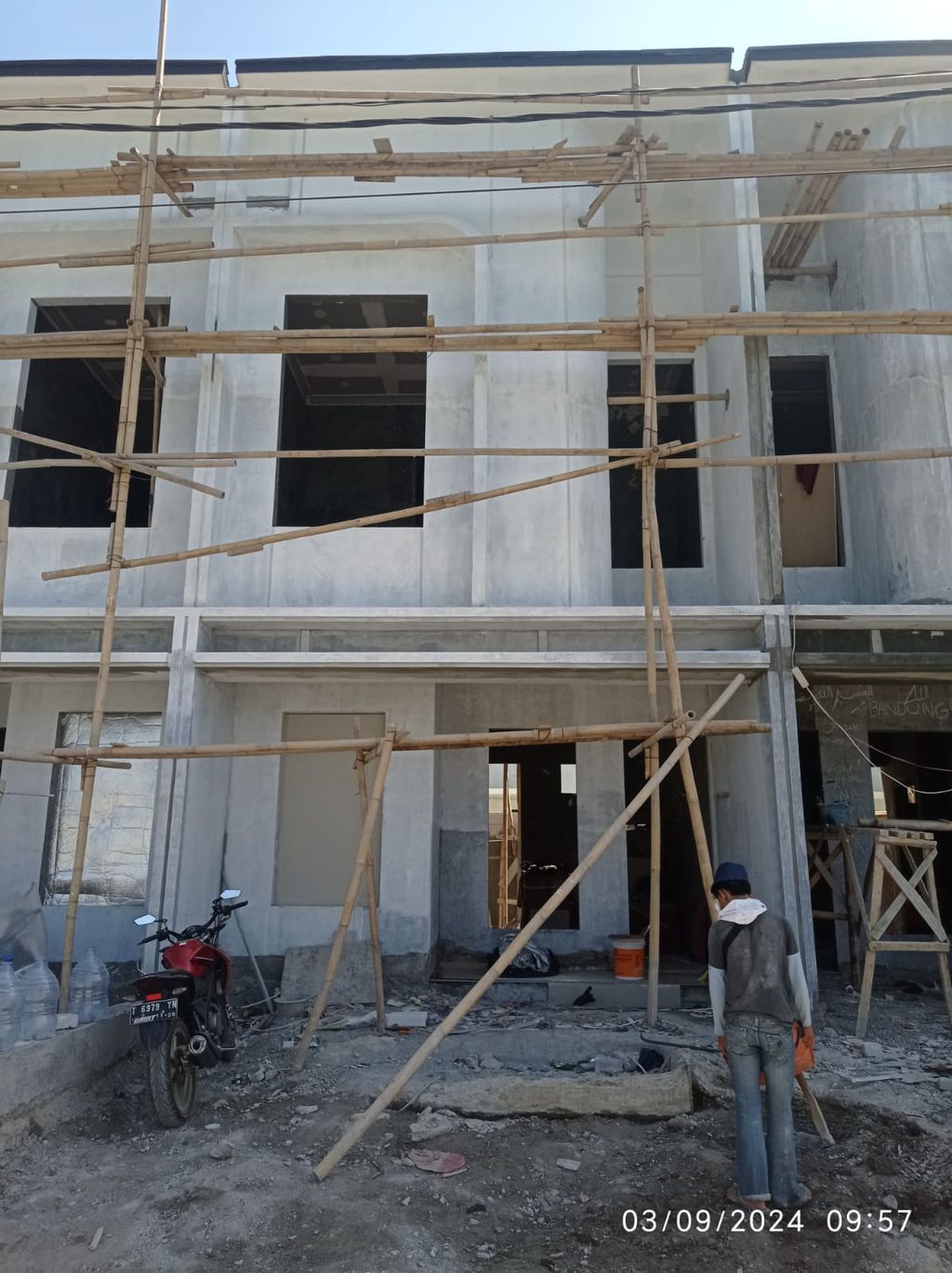 foto tampak rumah tipe 43 Compact High Ceiling (3KT) (505) perumahan G-Land Ciwastra Park 2