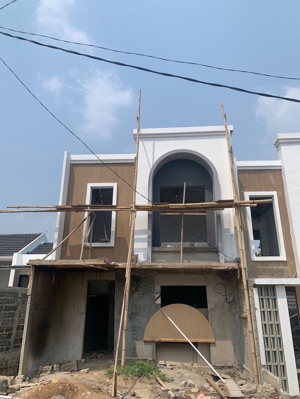 foto tampak rumah tipe 33 Mezanin (395) perumahan G-Land Padalarang Valley
