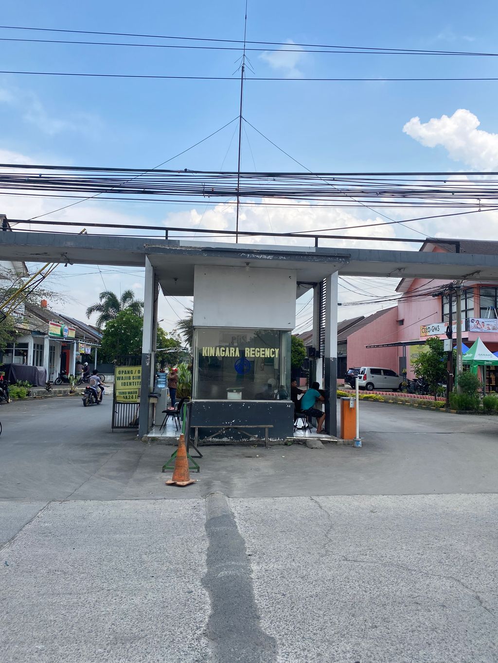 foto gerbang perumahan KINAGARA