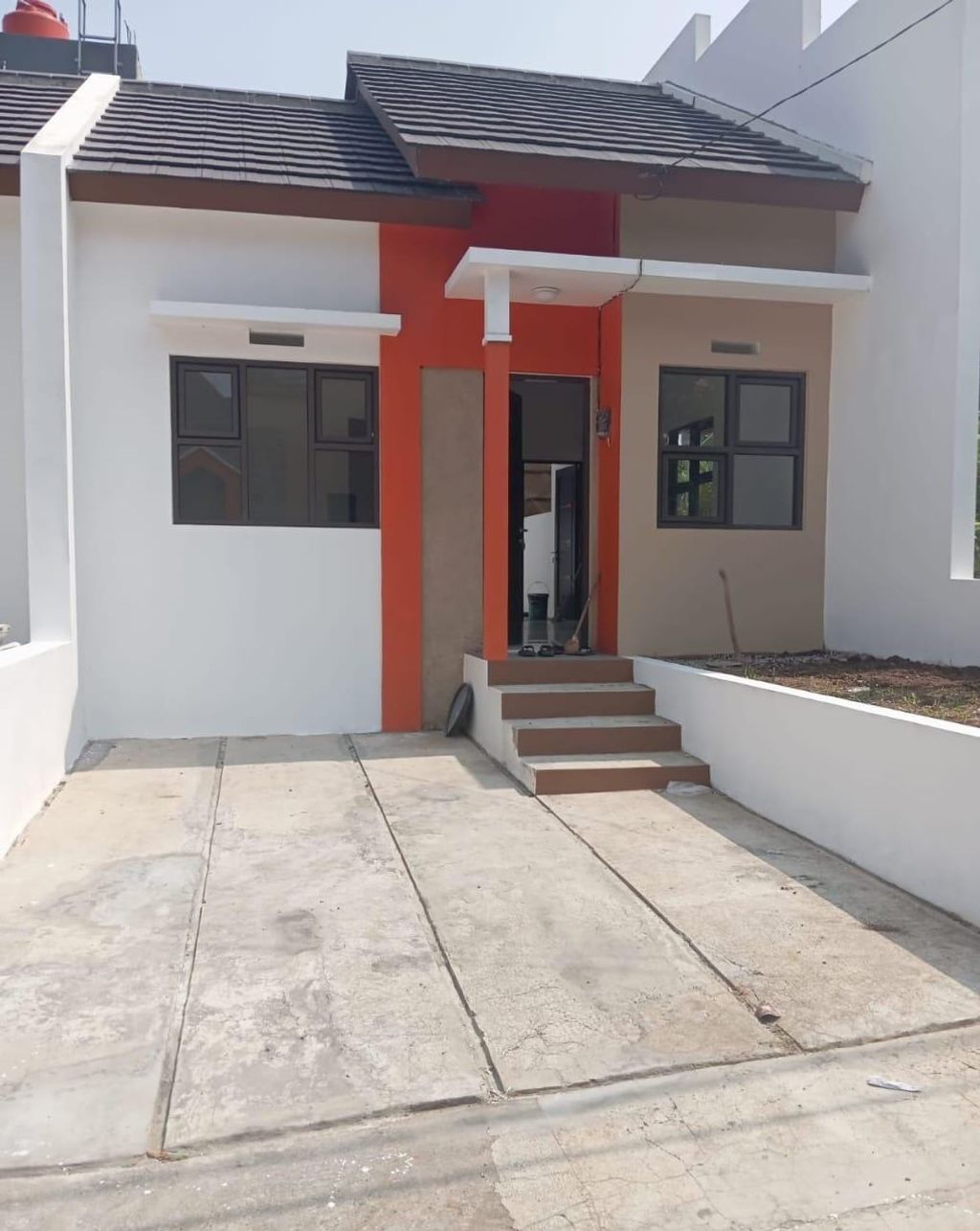 foto tampak rumah tipe Burangrang - 129 perumahan GREENVILLE GOFUR