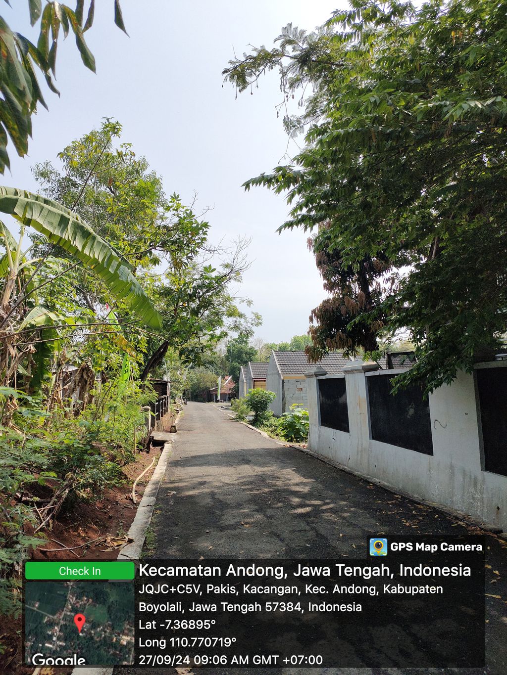 foto gerbang perumahan Puri Lembah Manah