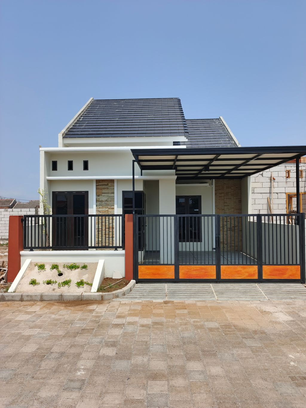 foto tampak rumah tipe MAYAPADA - B 2 perumahan MUTIARA AMARTA VILLAGE