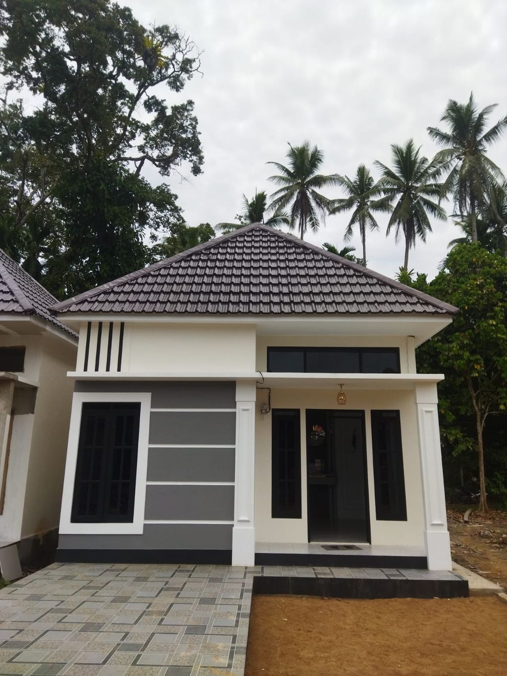 foto tampak rumah tipe 36 perumahan PESONA KARYA HILLS