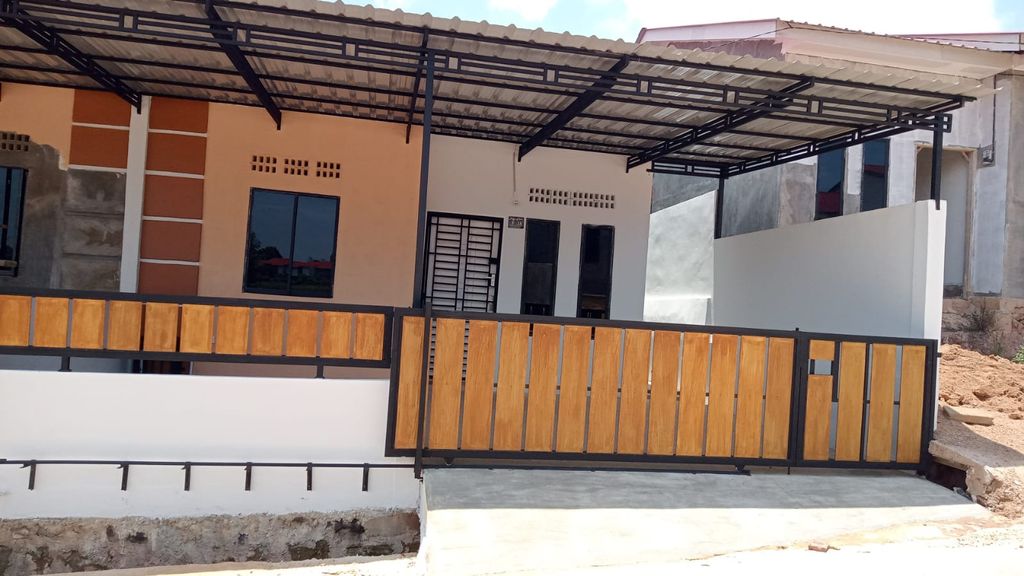 foto tampak rumah tipe 45 perumahan Cristal abadi 3