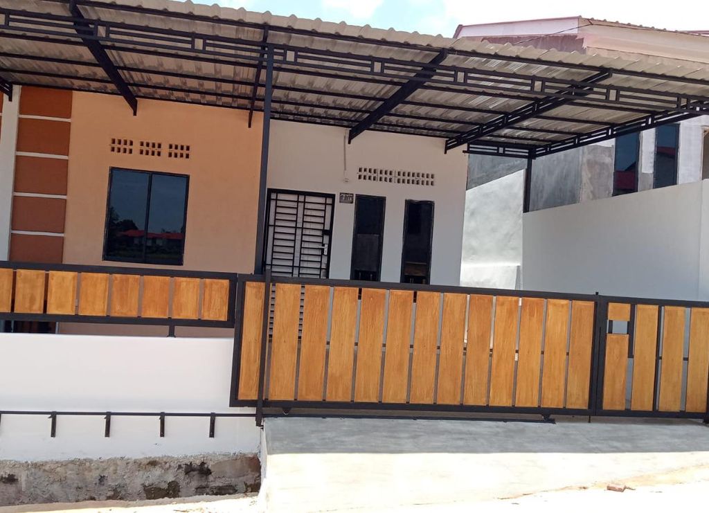 foto tampak rumah tipe 64 perumahan Cristal abadi 3