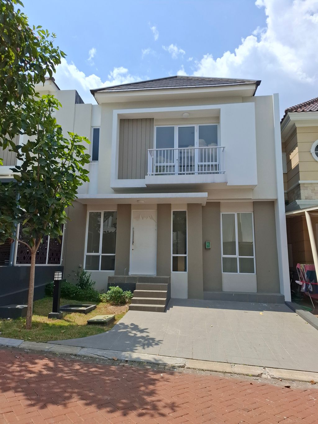 foto tampak rumah tipe PARAMOUNT VILLAGE perumahan PARAMOUNT VILLAGE SEMARANG