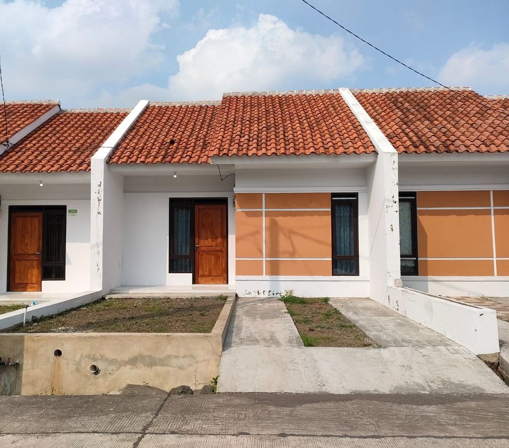 foto tampak rumah tipe 36/72 perumahan MEGA MUTIARA TASIK REGENCY