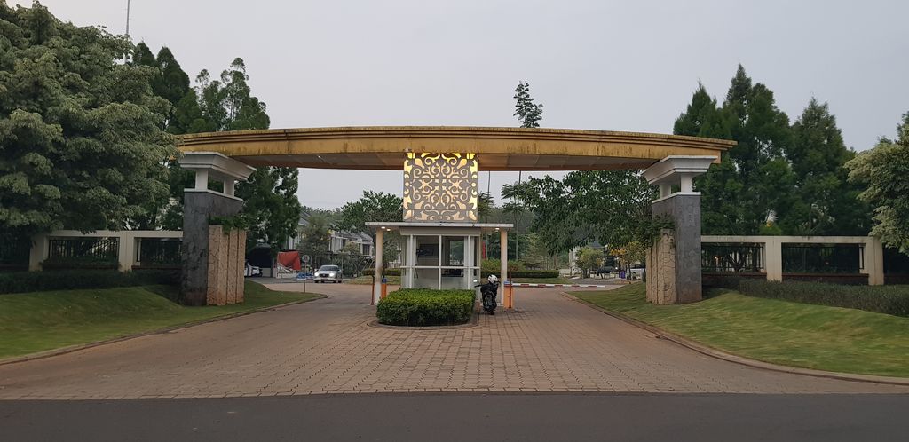 foto gerbang perumahan Ruko Victoria Valley Blok M2
