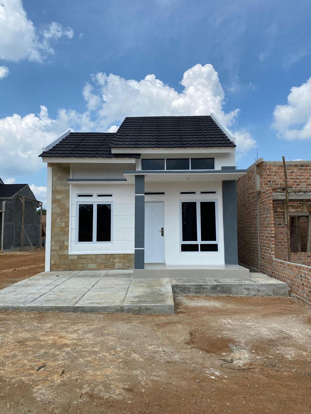 foto tampak rumah tipe 36/94.5 perumahan Griya Lanatta