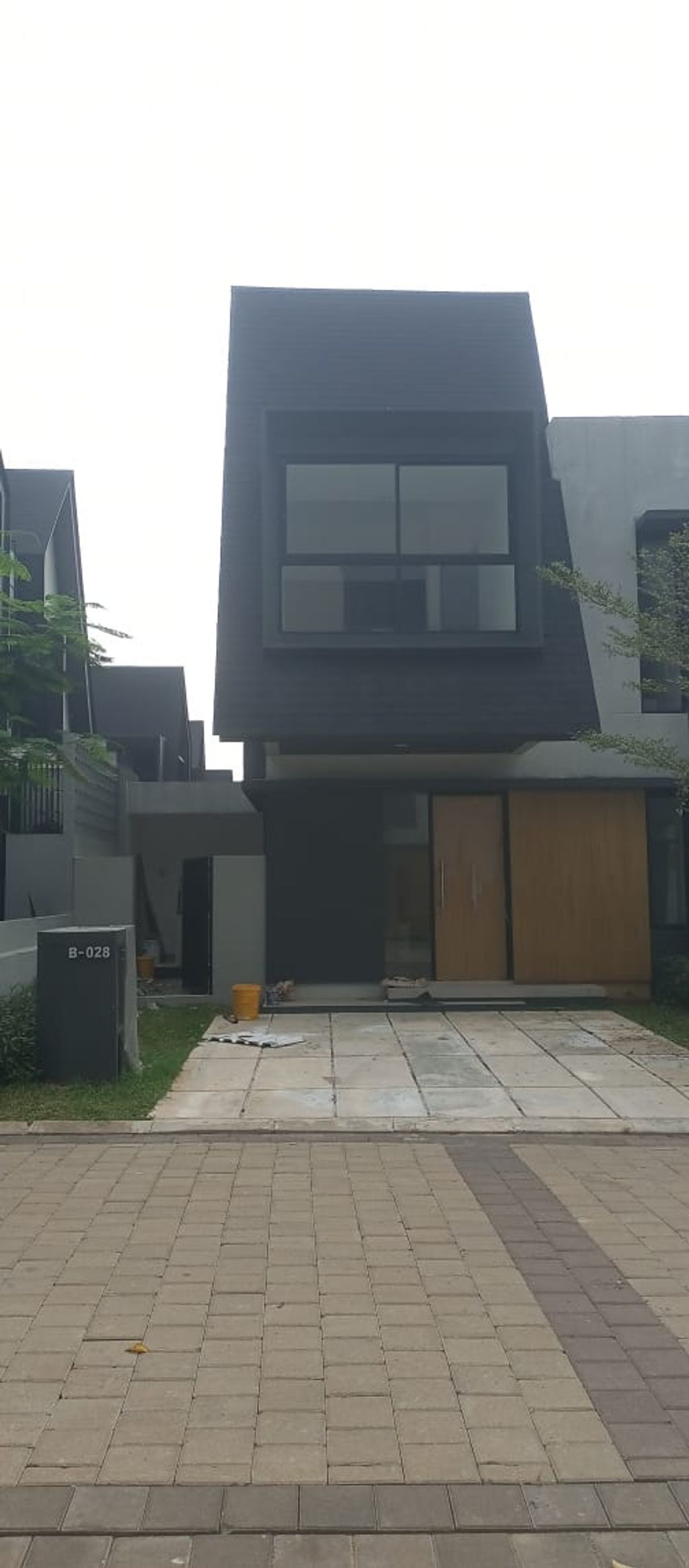 foto tampak rumah tipe The Grove B-028 - The Terrace perumahan Shila At Sawangan